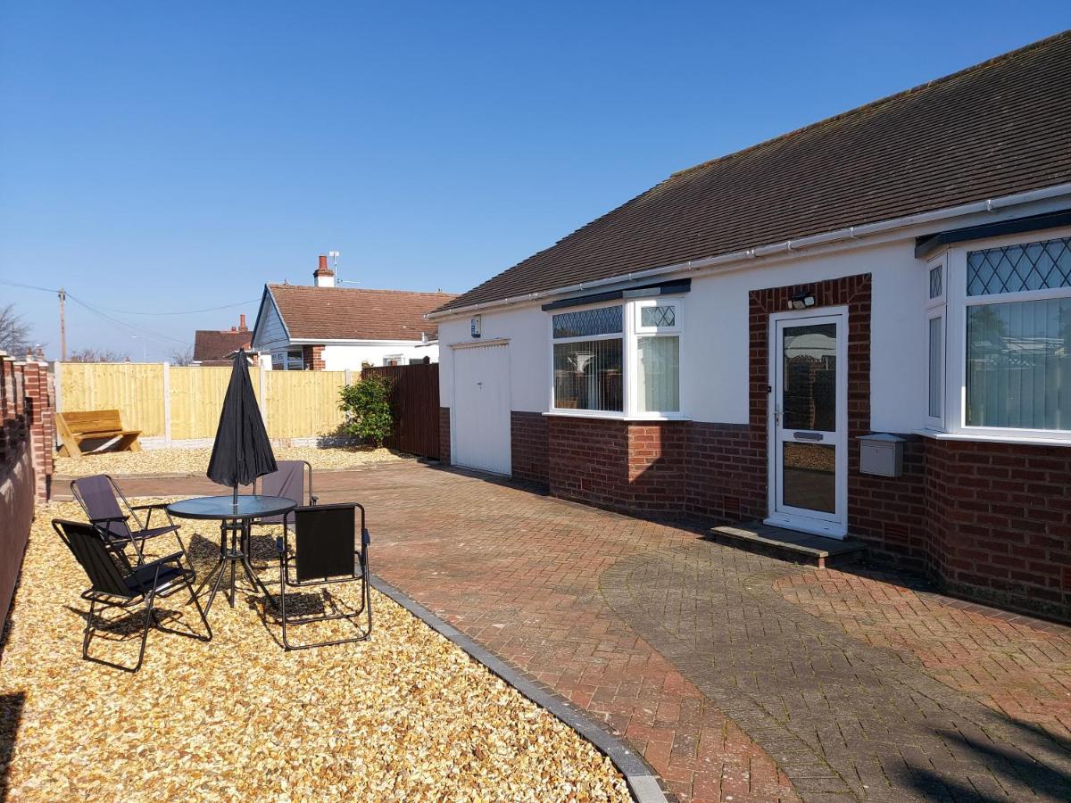 The Hermitage Private Detached Bungalow Villa Rhyl Exterior foto